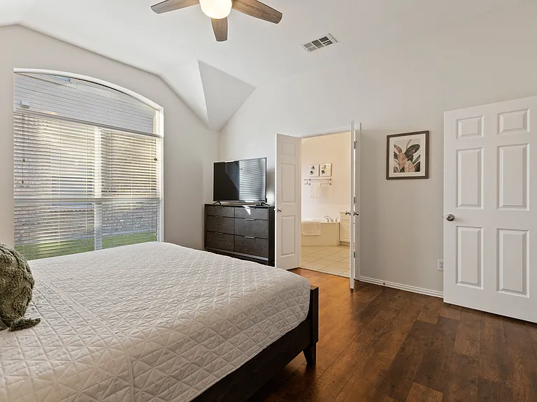 1438 Royal Oaks Dr — Photo 15