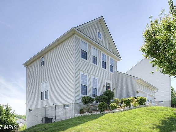 3rd image of 6904 Versaille Dr