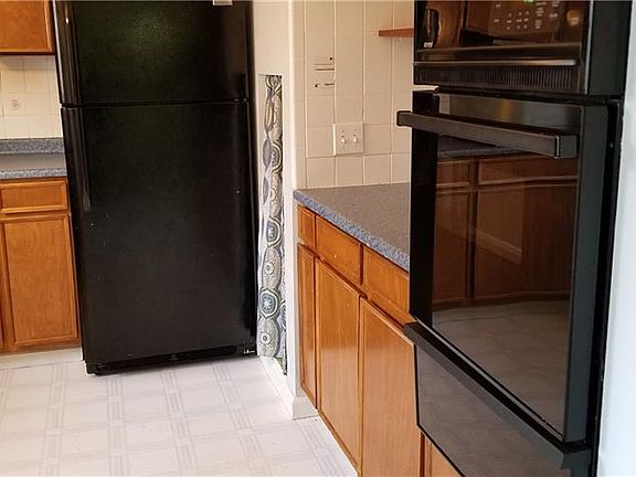 3rd image of 141 Dalton Dr