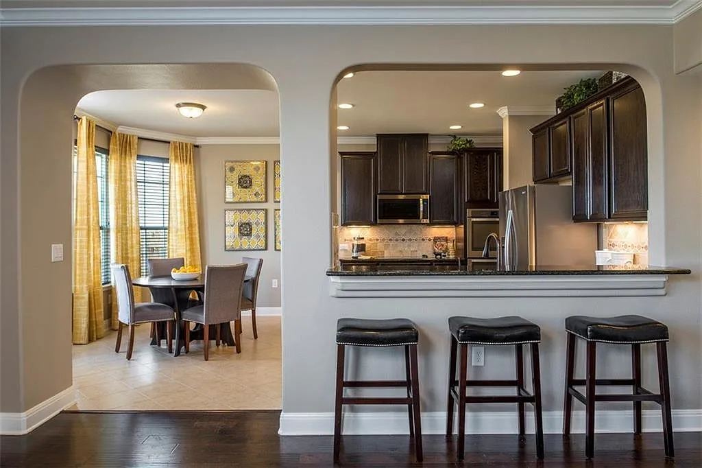 3 bed, 2.5 bath, 2177 sqft, $2,200 — Photo 3