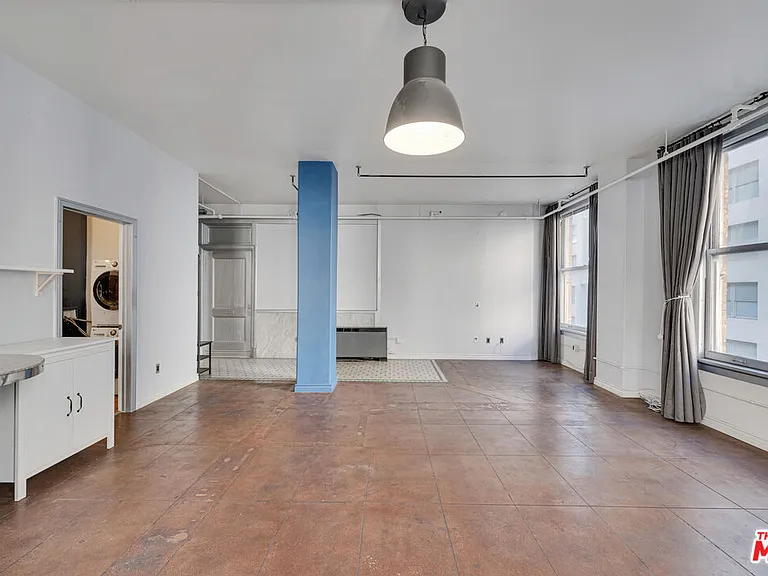 215 W 7th St #811 — Photo 12