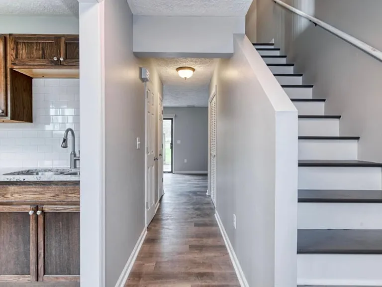 247 Lester Pl — Photo 2