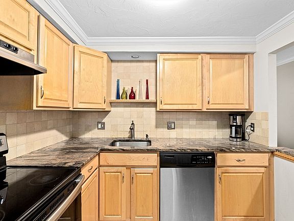 3rd image of 5 Royal Crest Dr APT 2