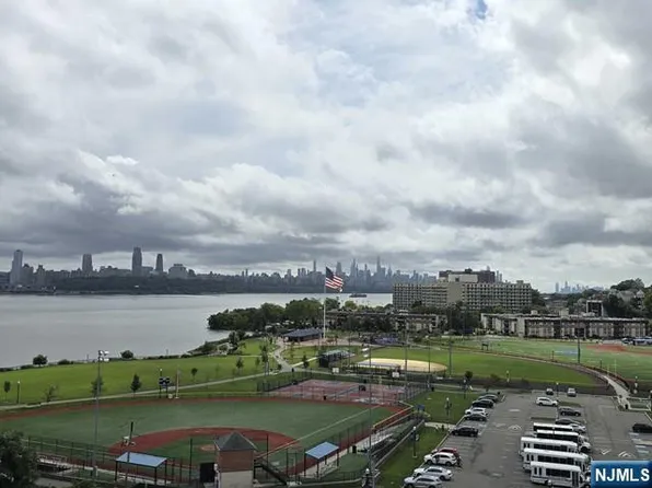 1203 River Road, Edgewater, NJ 07020