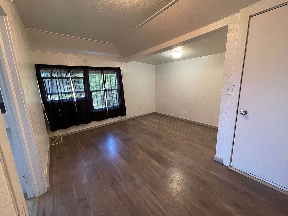 1st image of 377 SE Ella St #379