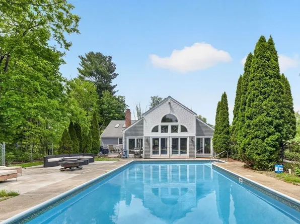 57 Center St, Groveland, MA 01834