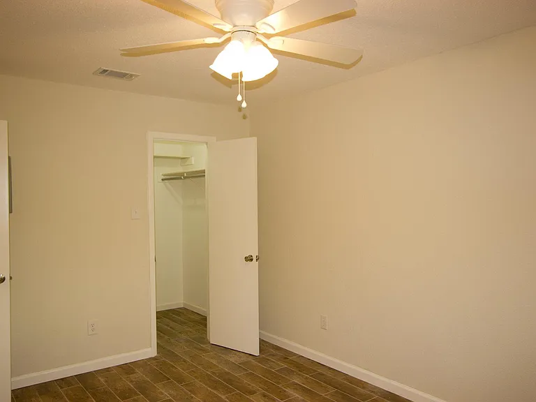 2100 E Stassney Ln #A — Photo 11