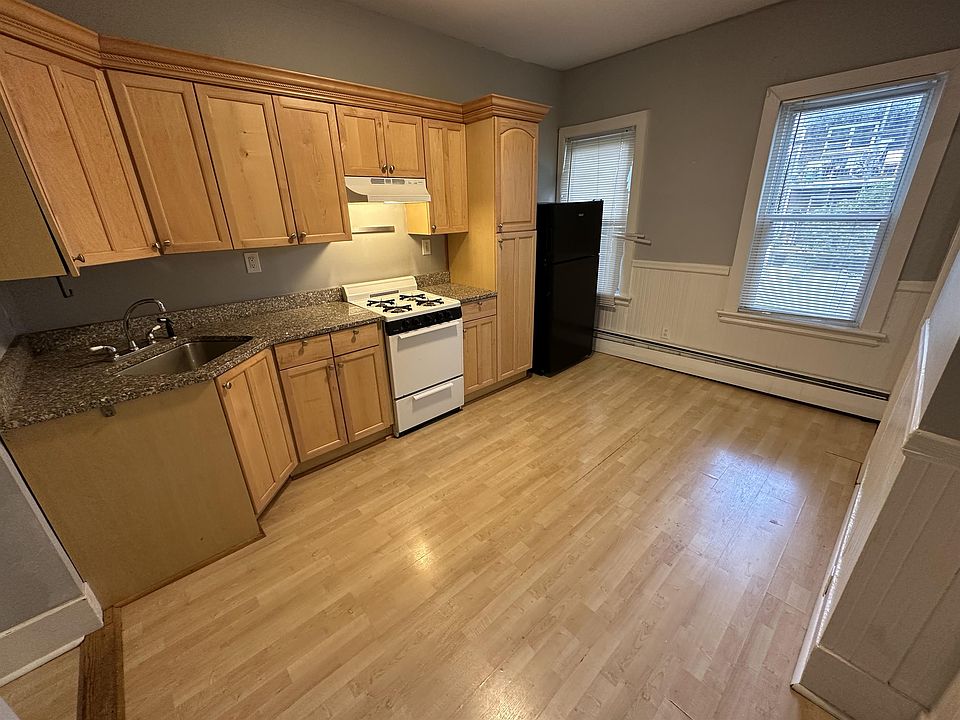 2nd image of 64 London St APT 1