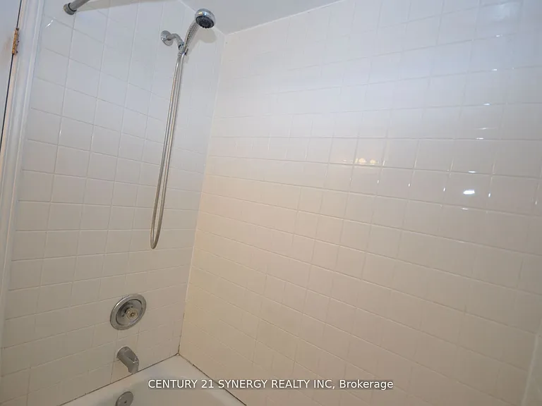 450 Maclaren St #2 — Photo 17