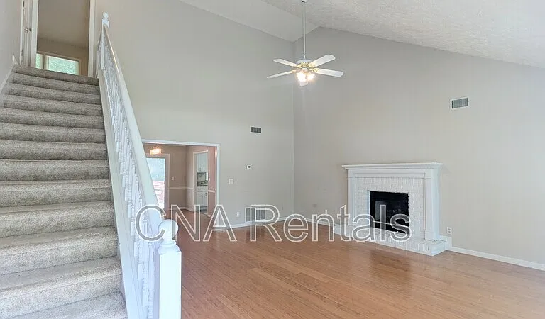 4635 Hampton Square Dr — Photo 2