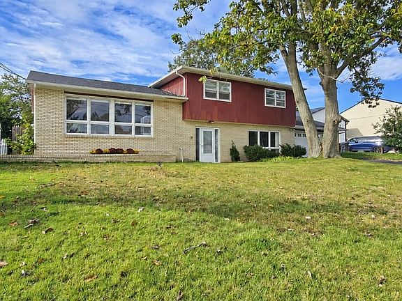 3rd image of 412 Meredith Ln