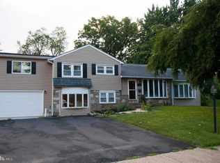 92 Parry Rd, Warminster, PA 18974