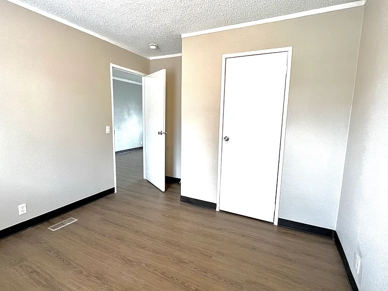 205 S Elm St — Photo 28
