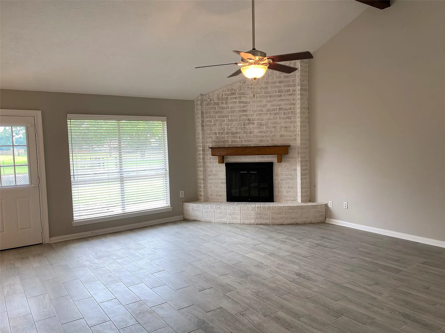 4 bed, 2.0 bath, 1865 sqft, $2,250 — Photo 2