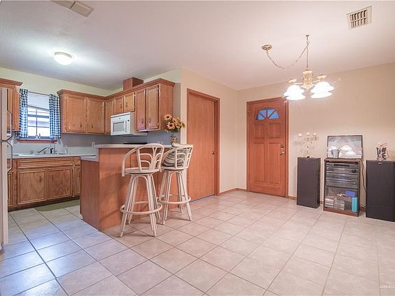 3rd image of 2109 N Coyotes Ave