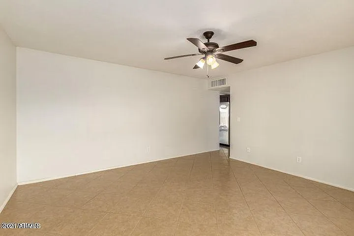 1518 W 5th Pl — Photo 2