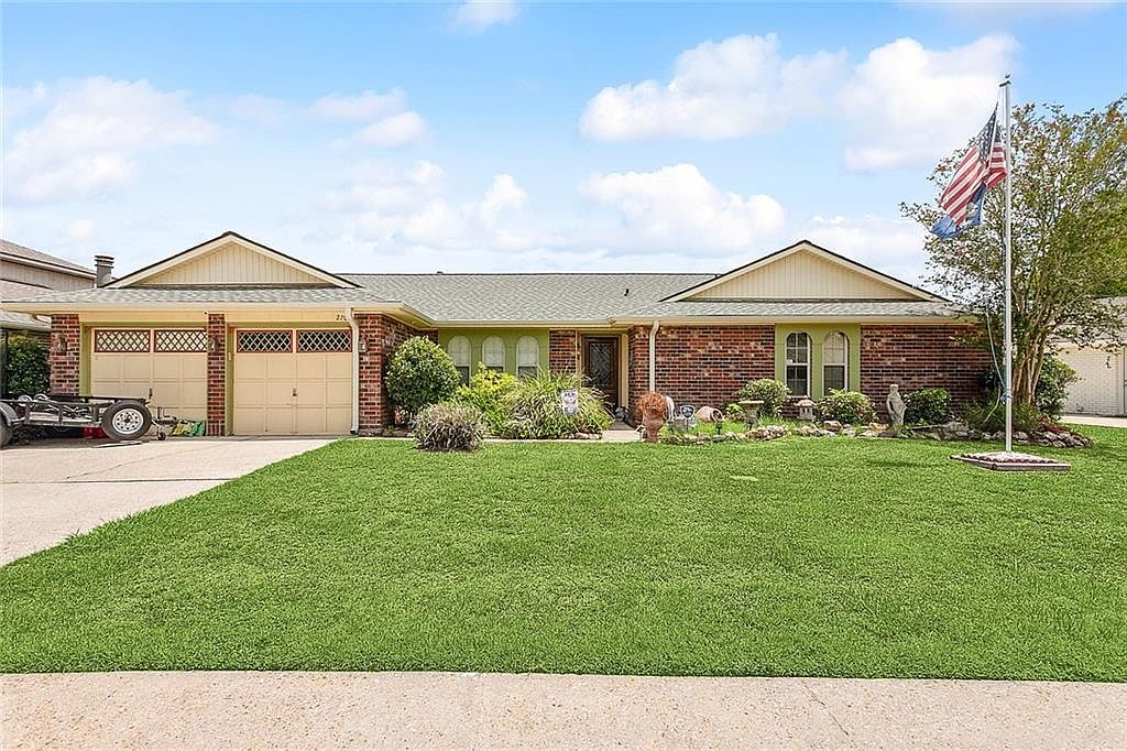 270 Saint Andrews Blvd