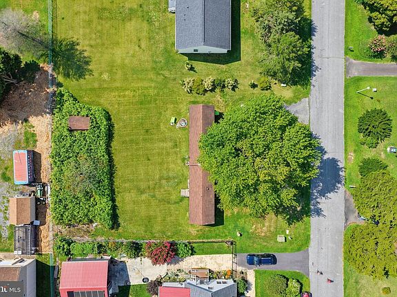 4th image of 20106 Fieldcrest Dr