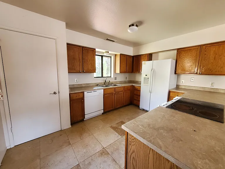 370 Fairway Oaks Dr #A — Photo 9