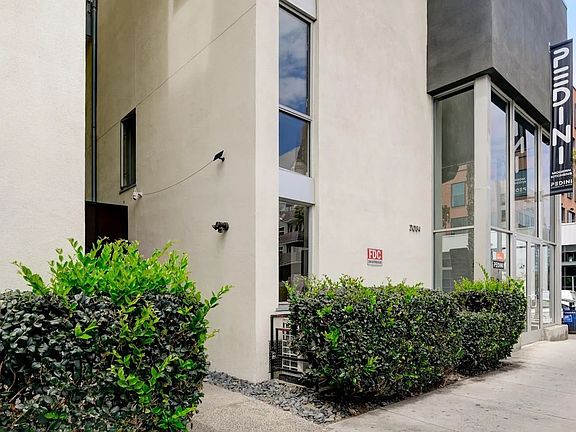 3rd image of 941 W Hawthorn St APT 8