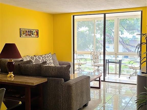 5th image of 2851 Somerset Dr APT 304