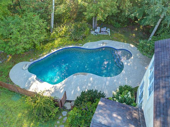 4th image of 29 Brookside Dr