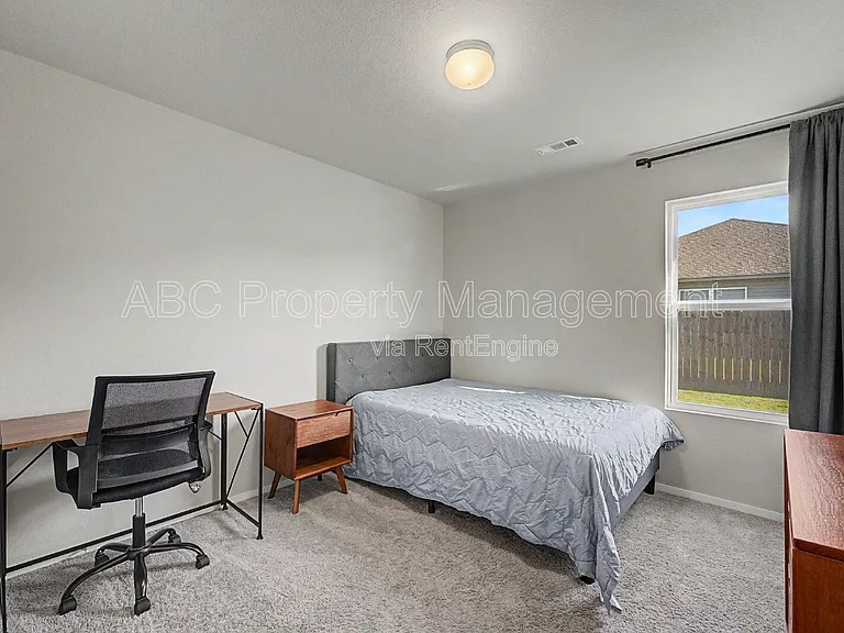 946 E Sparrow Cir — Photo 11