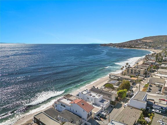 3rd image of 1045 Gaviota Dr #B
