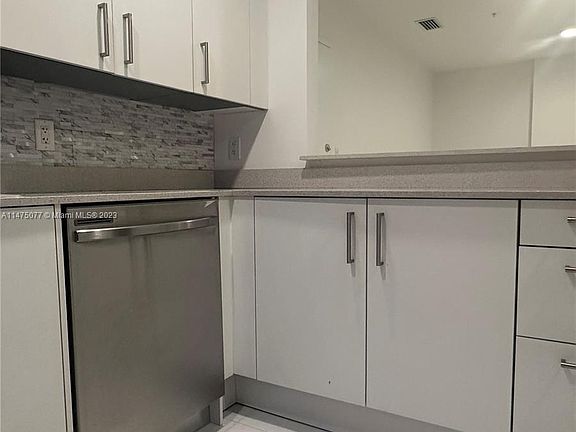 5th image of 10950 NW 82nd St Unit 421