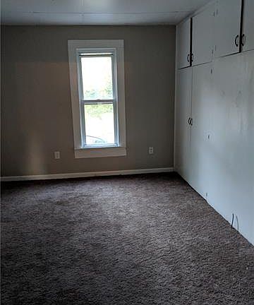 4th image of 501 E 11th St