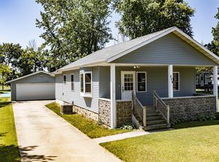 509 E Main St, Weyauwega, WI 54983