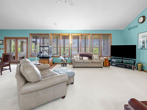 4th image of 5082 Glacier Way