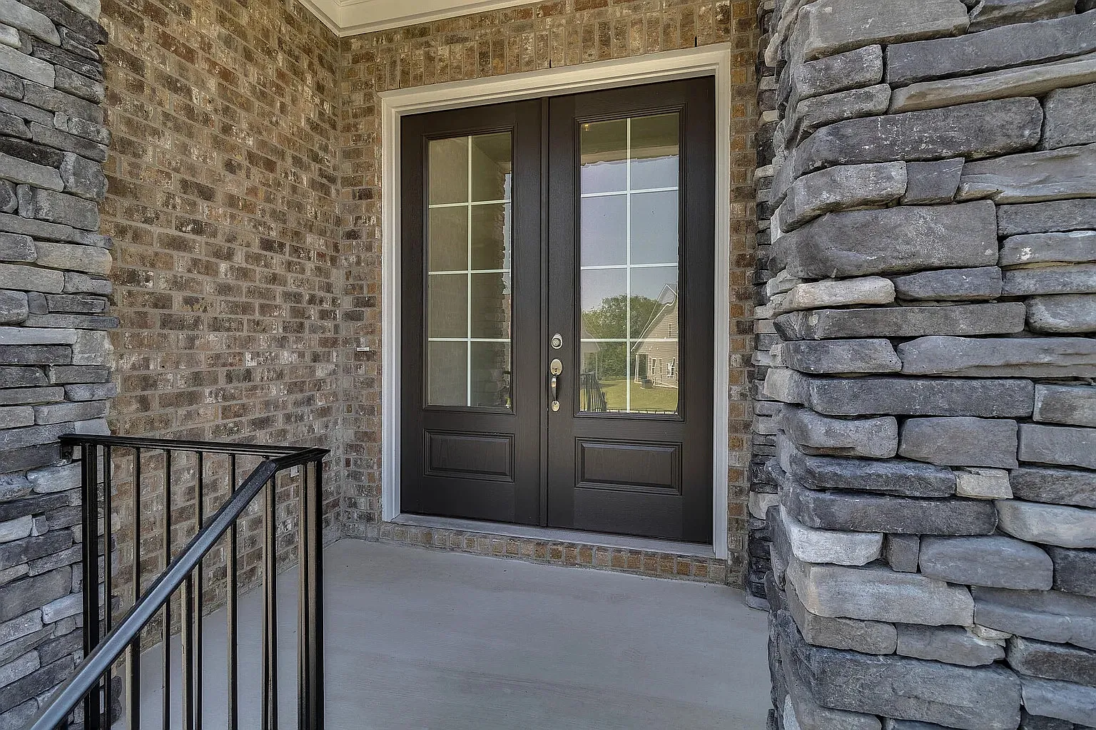 3 bed, 2400 sqft, $3,000 — Photo 3
