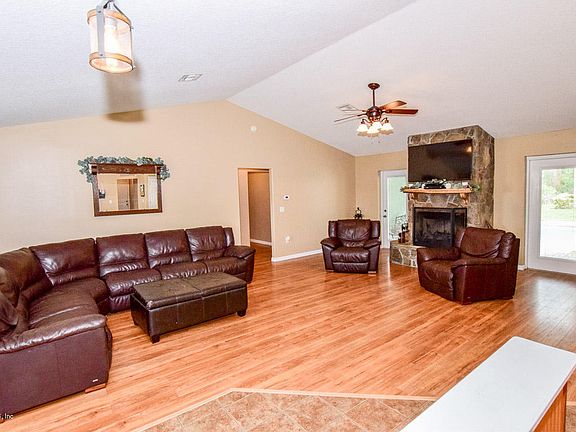 4th image of 40730 Winken Ln