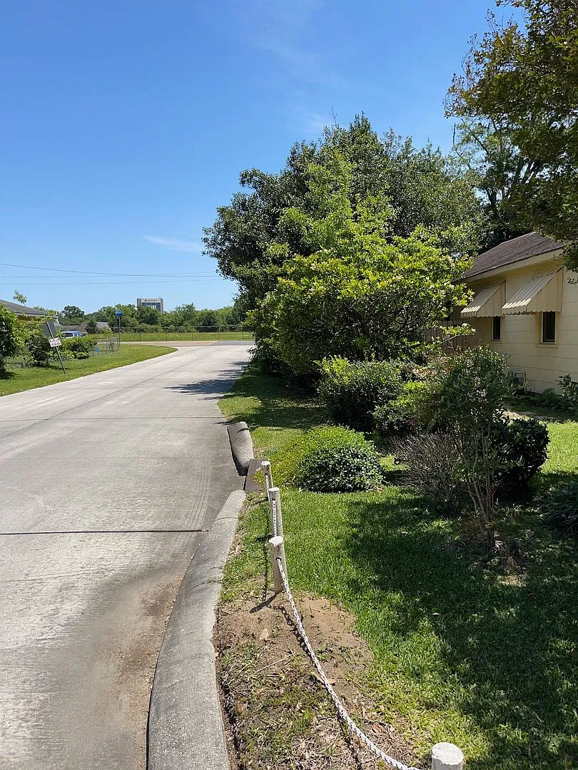 2 bedrooms 1 bath - Large Yard — Photo 4
