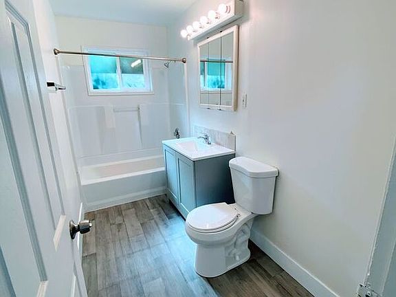 5th image of 2116 10th St APT 5
