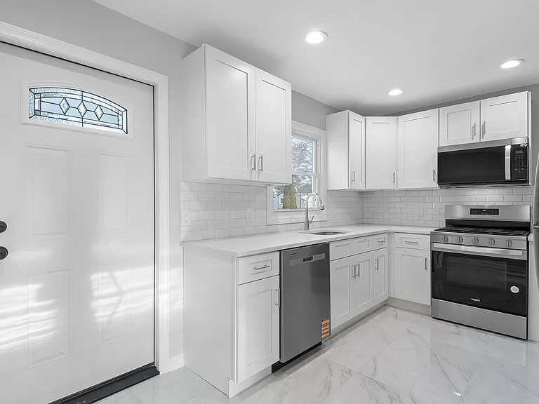 26 Kipling Ave — Photo 6