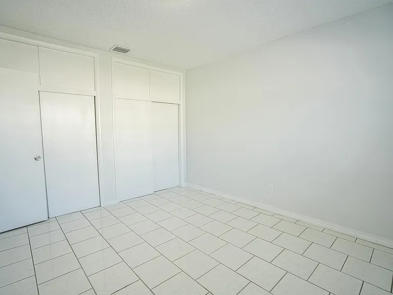 1940 Bay Dr #15 — Photo 22