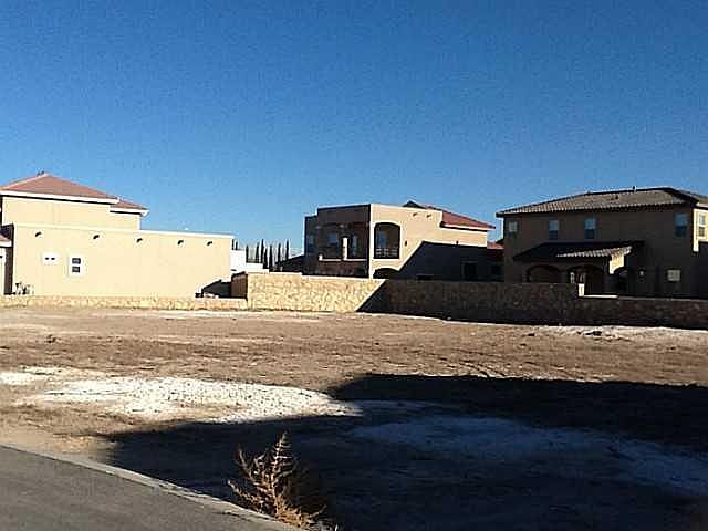 1st image of 4020 Hacienda Roja