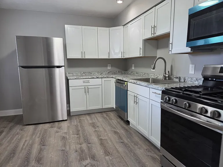 2809 N California Ave — Photo 3