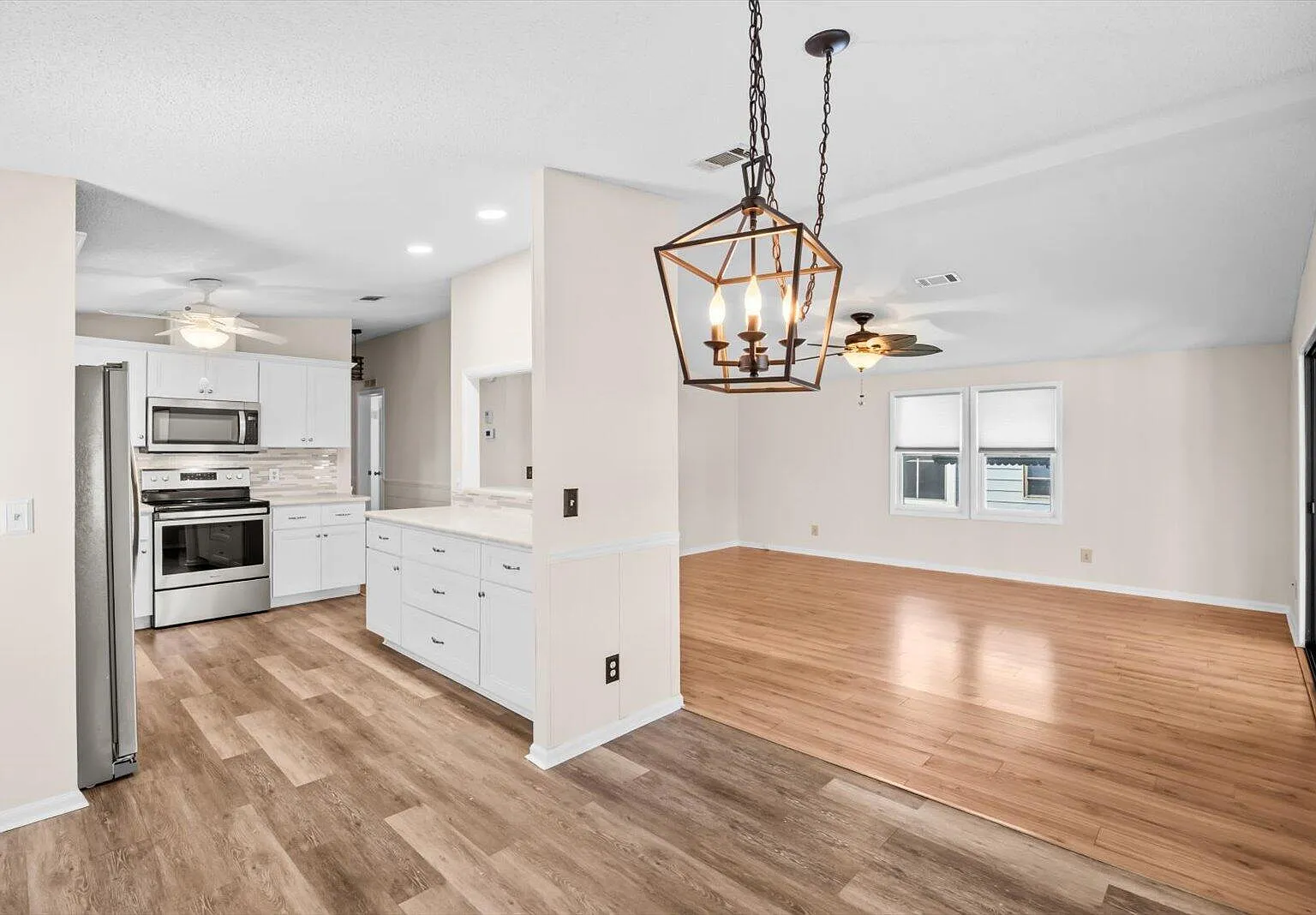 2 bed, 2.0 bath, 1092 sqft, $1,599 — Photo 4