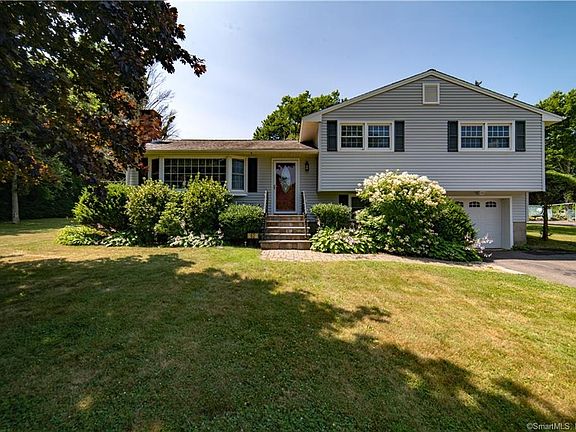 2nd image of 62 Wedgewood Dr