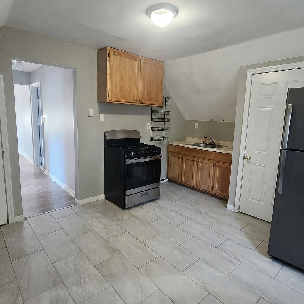 3 bed, 900 sqft, $2,095 — Photo 3