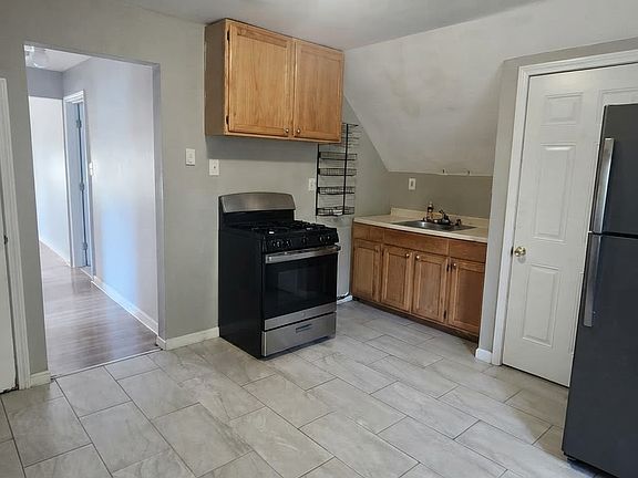 2nd image of 28 Harding Pl #3A