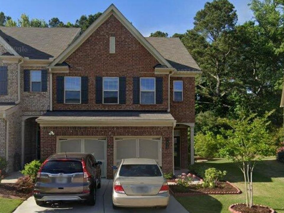 End unit townhome with 2 separate garage