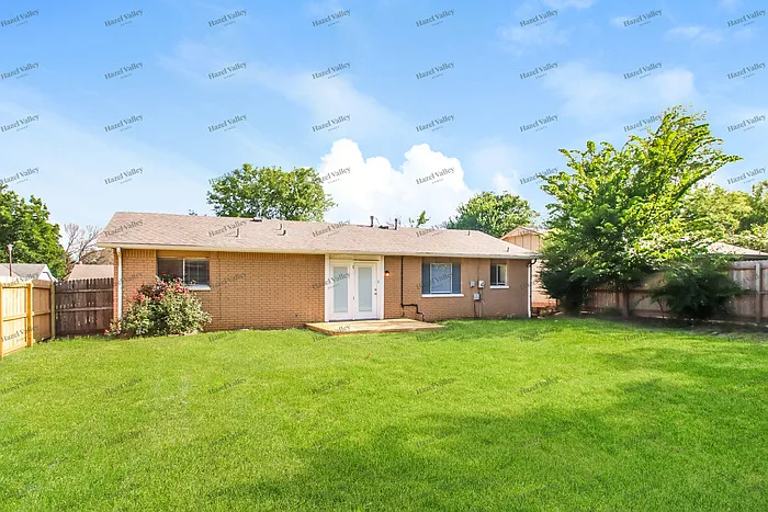 606 E Toledo Pl — Photo 11