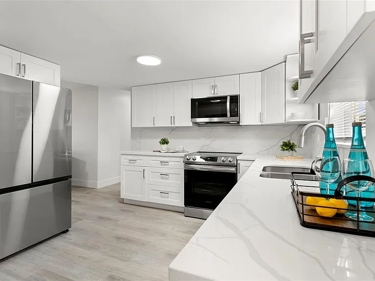 1524 Arizona Ave NE — Photo 9
