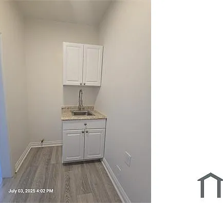 724 S Mariposa Ave #209 — Photo 6