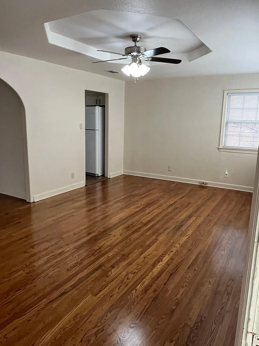 Living Room - 602 Woodlawn Dr