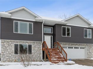 35 Zeller St, North Liberty, IA 52317